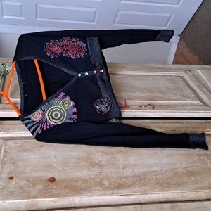 Unique long sleeve crop top .